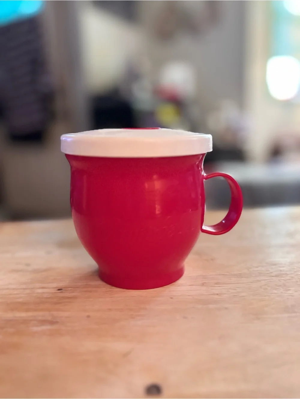 Campbell's Micro-Mug soup mug featuring a vented, twist-on lid and a side handle